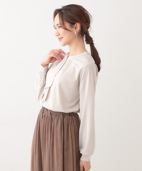 DRESKIP（ドレスキップ）の「【洗える/S-LL/洗濯後しわになりにくい】ブラウス見えボウタイ風トップス（Tシャツ/カットソー・レディース・オフホワイト/ライトグリーン/ベージュ・04/01/02/03）」の13枚目の写真