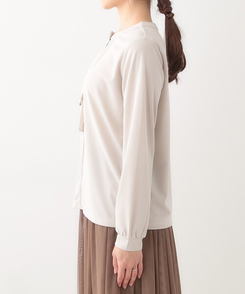 DRESKIP（ドレスキップ）の「【洗える/S-LL/洗濯後しわになりにくい】ブラウス見えボウタイ風トップス（Tシャツ/カットソー・レディース・オフホワイト/ライトグリーン/ベージュ・04/01/02/03）」の17枚目の写真