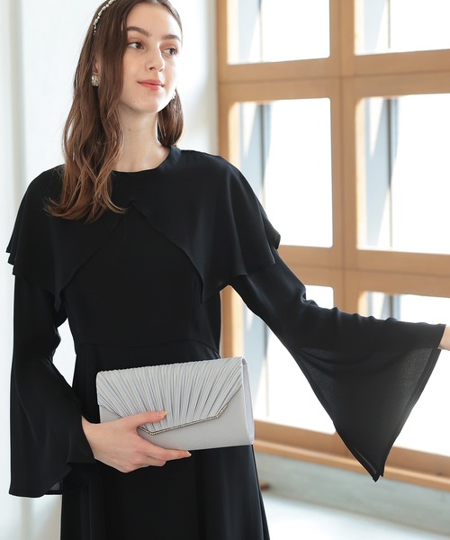 haremode（ハレモード）の「結婚式 お呼ばれ 謝恩会 成人式 対応 クラッチバッグ 変形フラップ サテン ビジューライン チェーン付き2WAY パーティ オケージョン バッグ（クラッチバッグ・レディース・ブラック/シルバー/ベージュ・FREE）」の13枚目の写真