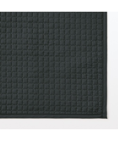 無印良品(ムジルシリョウヒン)の「耐水 キルティングレジャーシート・90×180cm(アウトドアグッズ・メンズ・ブラック・FREE)」の7枚目の写真