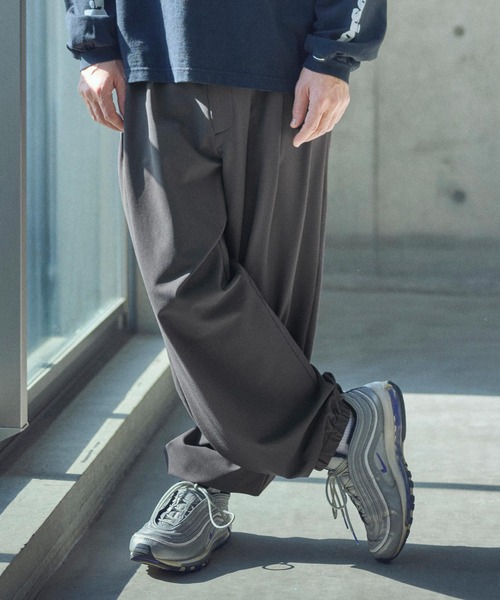ADAM PATEK(アダムパテック)の「mp13328-ripple tuck relax pants タックパンツ(その他パンツ・メンズ・ブラック/チャコール・2/1)」の2枚目の写真