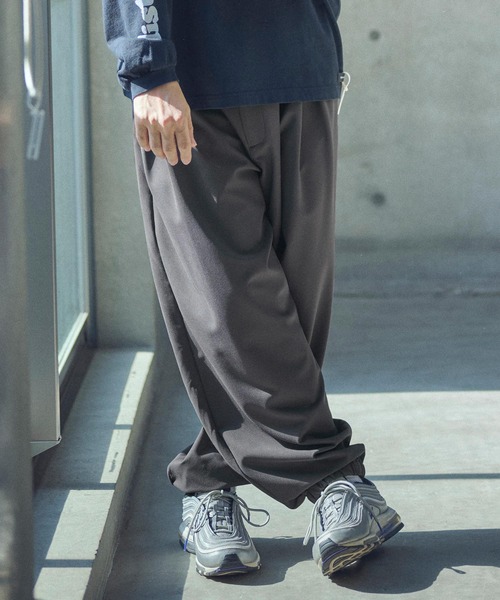 ADAM PATEK(アダムパテック)の「mp13328-ripple tuck relax pants タックパンツ(その他パンツ・メンズ・ブラック/チャコール・2/1)」の3枚目の写真