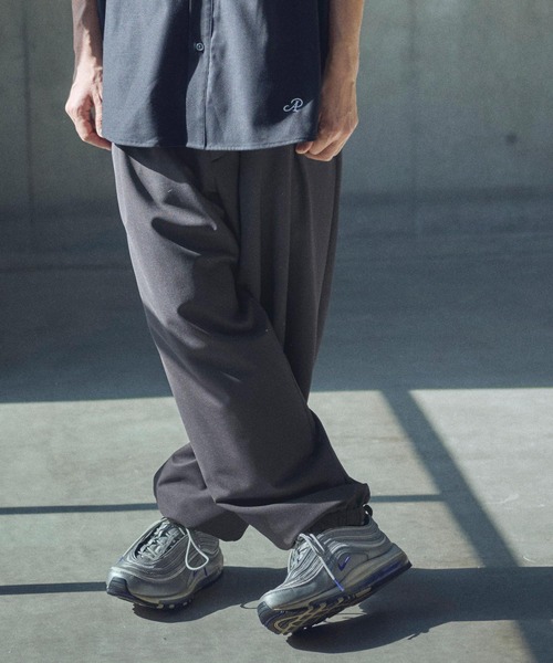 ADAM PATEK(アダムパテック)の「mp13328-ripple tuck relax pants タックパンツ(その他パンツ・メンズ・ブラック/チャコール・2/1)」の4枚目の写真