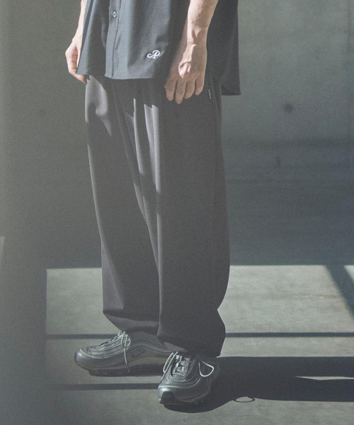 ADAM PATEK(アダムパテック)の「mp13328-ripple tuck relax pants タックパンツ(その他パンツ・メンズ・ブラック/チャコール・2/1)」の5枚目の写真