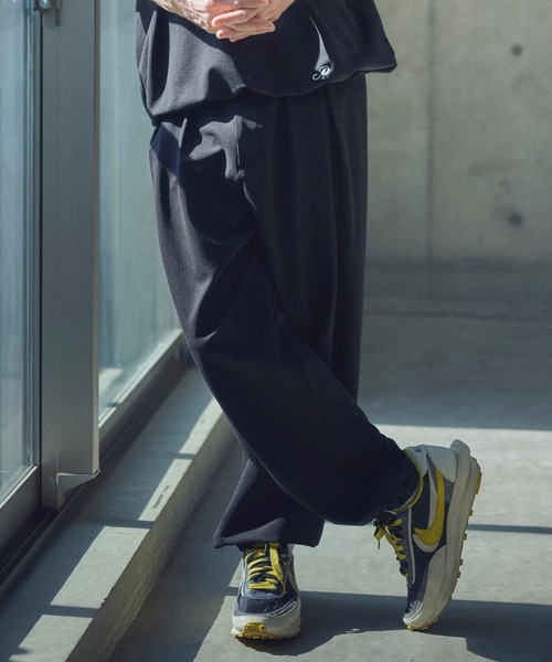 ADAM PATEK(アダムパテック)の「mp13328-ripple tuck relax pants タックパンツ(その他パンツ・メンズ・ブラック/チャコール・2/1)」の11枚目の写真