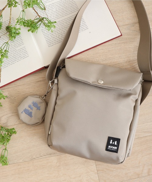 MOOMIN（ムーミン）の「MOOMIN フラップデザインタテ型ショルダーバッグ（ショルダーバッグ・レディース・ブラック/レッド/ベージュ/グリーン・FREE）」の2枚目の写真