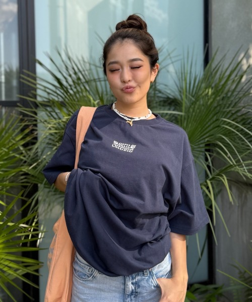 INTER FACTORY(インターファクトリー)の「moeka - SUNOUTFIT ショート&オーバーロゴTシャツ made in INTERFACTORY(Tシャツ/カットソー・レディース・ベージュ/ネイビー/カーキ・SMALL/MEDIUM)」の3枚目の写真