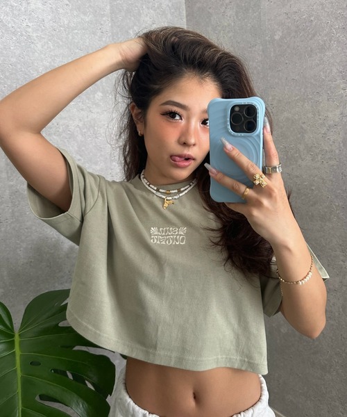 INTER FACTORY(インターファクトリー)の「moeka - SUNOUTFIT ショート&オーバーロゴTシャツ made in INTERFACTORY(Tシャツ/カットソー・レディース・ベージュ/ネイビー/カーキ・SMALL/MEDIUM)」の4枚目の写真