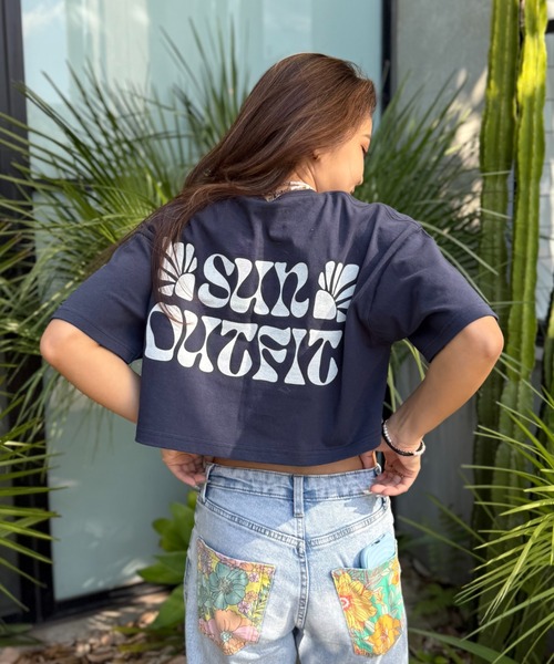 INTER FACTORY(インターファクトリー)の「moeka - SUNOUTFIT ショート&オーバーロゴTシャツ made in INTERFACTORY(Tシャツ/カットソー・レディース・ベージュ/ネイビー/カーキ・SMALL/MEDIUM)」の16枚目の写真