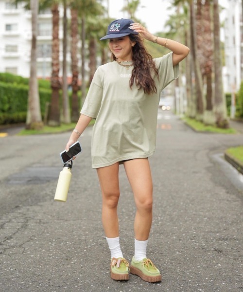 tシャツ moeka - SUNOUTFIT ショート＆オーバーロゴTシャツ made in INTERFACTORY レディース moeka - SUNOUTFIT ショート&オーバーロゴTシャツ made in