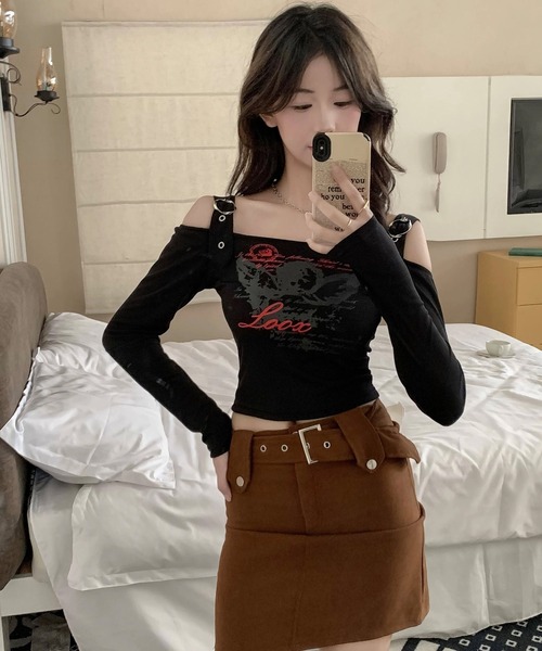 shopnikoniko（ショップニコニコ）の「ショート丈 ロンT エンジェル ベルトオフショルダー ロングTシャツ 長袖 クロップド丈（Tシャツ/カットソー・レディース・ベージュ/ホワイト/ブラック・フリー）」の8枚目の写真