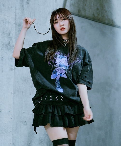 TRAVAS TOKYO（トラバス トウキョウ）の「『TRAVAS TOKYO/トラバス トーキョー』イラストプリント加工Tシャツ（Tシャツ/カットソー・レディース・ブラック/パープル・FREE）」の3枚目の写真