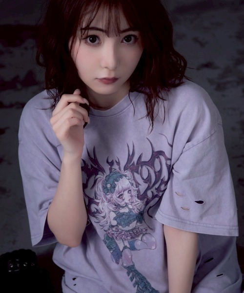 TRAVAS TOKYO（トラバス トウキョウ）の「『TRAVAS TOKYO/トラバス トーキョー』イラストプリント加工Tシャツ（Tシャツ/カットソー・レディース・ブラック/パープル・FREE）」の21枚目の写真