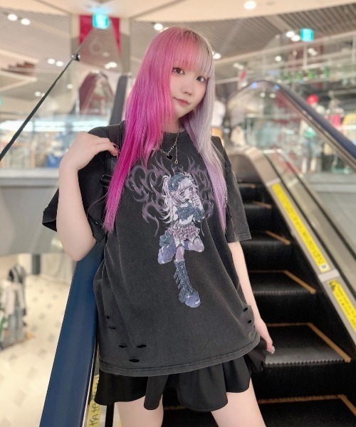 TRAVAS TOKYO（トラバス トウキョウ）の「『TRAVAS TOKYO/トラバス トーキョー』イラストプリント加工Tシャツ（Tシャツ/カットソー・レディース・ブラック/パープル・FREE）」の17枚目の写真