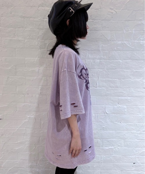 TRAVAS TOKYO（トラバス トウキョウ）の「『TRAVAS TOKYO/トラバス トーキョー』イラストプリント加工Tシャツ（Tシャツ/カットソー・レディース・ブラック/パープル・FREE）」の18枚目の写真