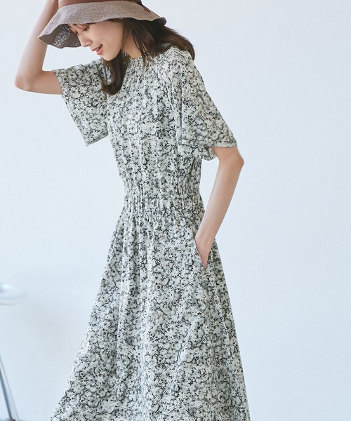 emur/エミュール】マーガレット柄シャーリングワンピース