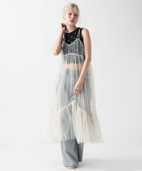 FOREVER 21（フォーエバー トゥエンティーワン）の「【2025SS】チュールキャミワンピース（ワンピース・レディース・グレー/ナチュラル/ブラック・FREE）」の4枚目の写真