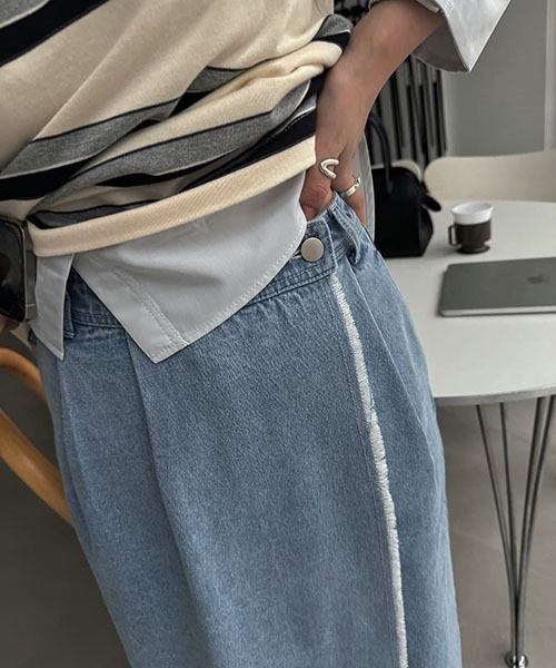 WILLFULLY(ウィルフリー)の「2way wrap tapered denim pants(デニムパンツ・レディース・ブラック/ブルー・S/M)」の9枚目の写真