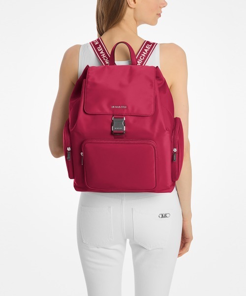 MICHAEL KORS（マイケルコース）の「KHAI ナイロン カーゴ バックパック ラージ（バックパック/リュック・レディース・ピンク系・FREE）」の4枚目の写真