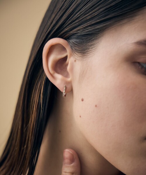 ete bijoux（エテビジュー）の「[トーン] K18RBG ダイヤモンド ウェーブ ピアス（ピアス（両耳用）・レディース・ブラウン・FREE）」の2枚目の写真