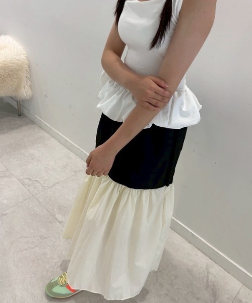 ipugo（イプゴ）の「【メーガン花子様着用】ipugo/イプゴ バイカラー フレアロングスカート（スカート・レディース・ブルー/ブラック・FREE）」の4枚目の写真