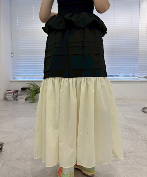 ipugo（イプゴ）の「【メーガン花子様着用】ipugo/イプゴ バイカラー フレアロングスカート（スカート・レディース・ブルー/ブラック・FREE）」の7枚目の写真