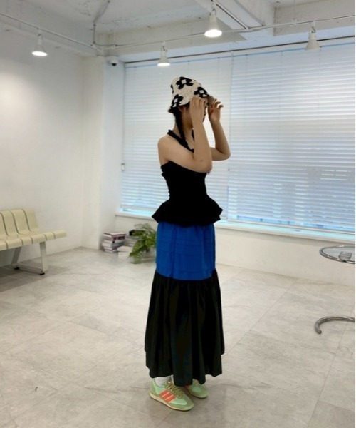 ipugo（イプゴ）の「【メーガン花子様着用】ipugo/イプゴ バイカラー フレアロングスカート（スカート・レディース・ブルー/ブラック・FREE）」の18枚目の写真