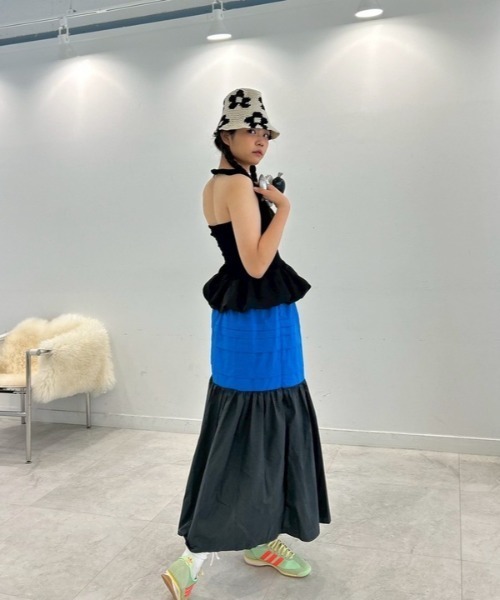 ipugo（イプゴ）の「【メーガン花子様着用】ipugo/イプゴ バイカラー フレアロングスカート（スカート・レディース・ブルー/ブラック・FREE）」の16枚目の写真