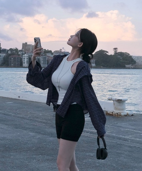 BEIDELLI（ベイデリー）の「[MADE] フード付きサマーチェックシャツ（シャツ/ブラウス・レディース・ブラウン/ネイビー/ブラック・FREE）」の4枚目の写真