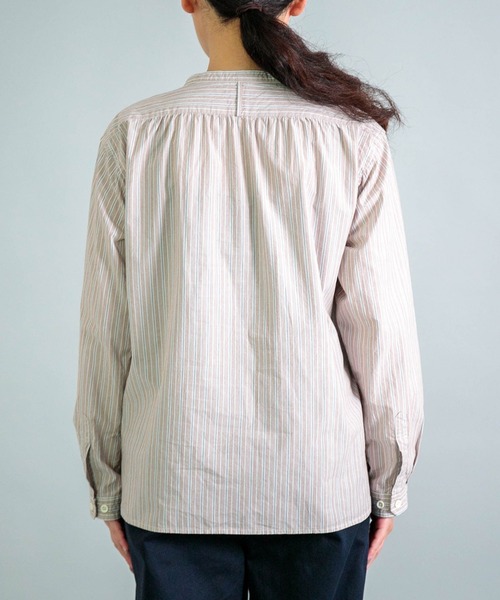 OMNIGOD（オムニゴッド）の「[OMNIGOD womens / オムニゴッド] タイプライターストライプ スタンドカラーシャツ（シャツ/ブラウス・レディース・ブラウン系その他・2/3）」の8枚目の写真
