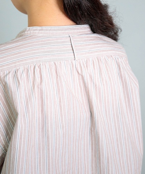 OMNIGOD（オムニゴッド）の「[OMNIGOD womens / オムニゴッド] タイプライターストライプ スタンドカラーシャツ（シャツ/ブラウス・レディース・ブラウン系その他・2/3）」の13枚目の写真