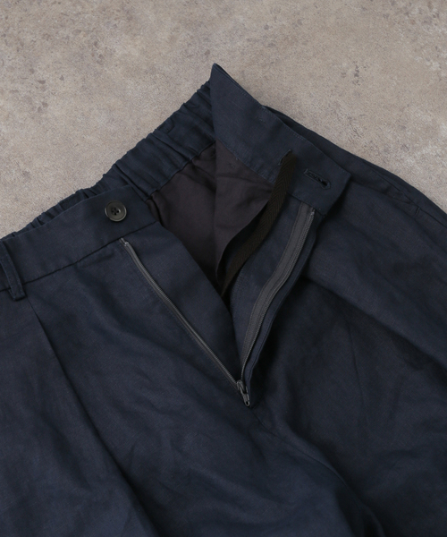 JOURNAL STANDARD LUXE（ジャーナルスタンダード　ラックス）の「リネン タックパンツ（その他パンツ・レディース・ブラック/ネイビー・SMALL/MEDIUM）」の4枚目の写真