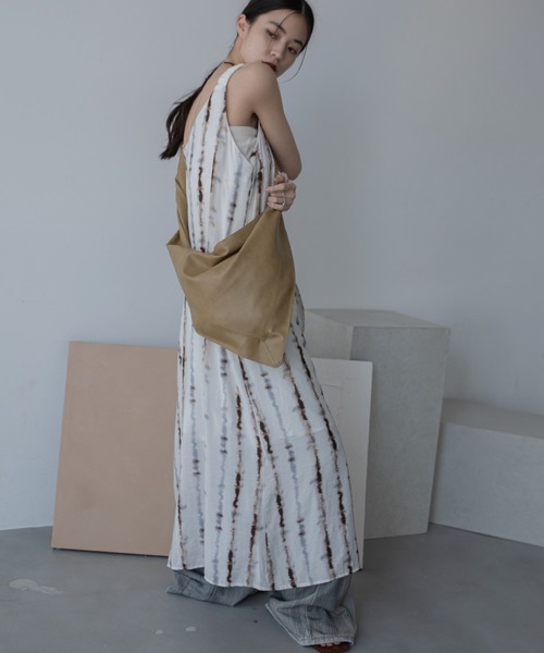 VACANCY（ヴァカンシー）の「ツイスト巻きスカート風トートバッグ（トートバッグ・レディース・ブラック/マスタード・FREE）」の9枚目の写真