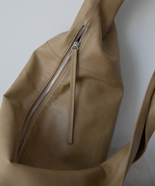 VACANCY（ヴァカンシー）の「ツイスト巻きスカート風トートバッグ（トートバッグ・レディース・ブラック/マスタード・FREE）」の7枚目の写真