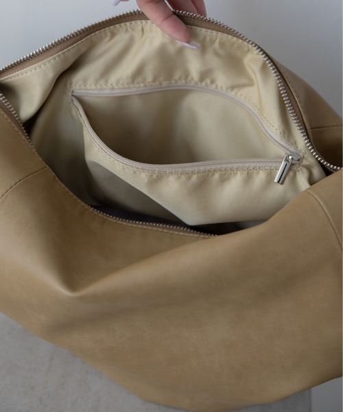 VACANCY（ヴァカンシー）の「ツイスト巻きスカート風トートバッグ（トートバッグ・レディース・ブラック/マスタード・FREE）」の6枚目の写真