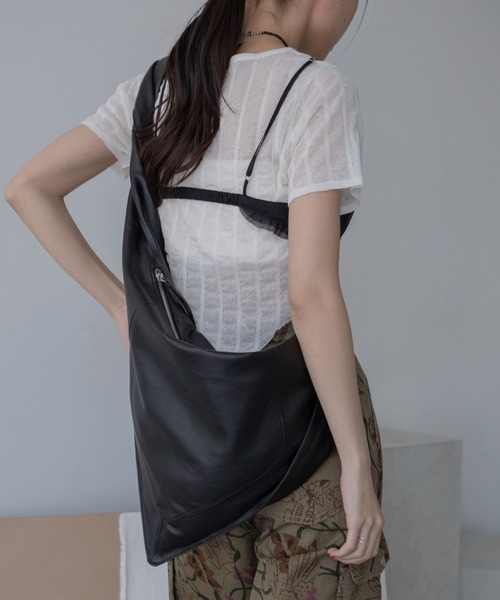 VACANCY（ヴァカンシー）の「ツイスト巻きスカート風トートバッグ（トートバッグ・レディース・ブラック/マスタード・FREE）」の22枚目の写真