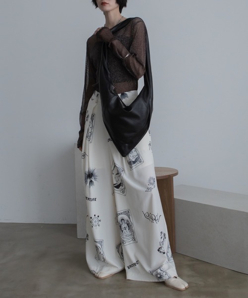 VACANCY（ヴァカンシー）の「ツイスト巻きスカート風トートバッグ（トートバッグ・レディース・ブラック/マスタード・FREE）」の17枚目の写真