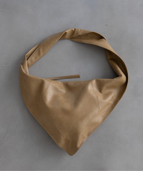 VACANCY（ヴァカンシー）の「ツイスト巻きスカート風トートバッグ（トートバッグ・レディース・ブラック/マスタード・FREE）」の18枚目の写真