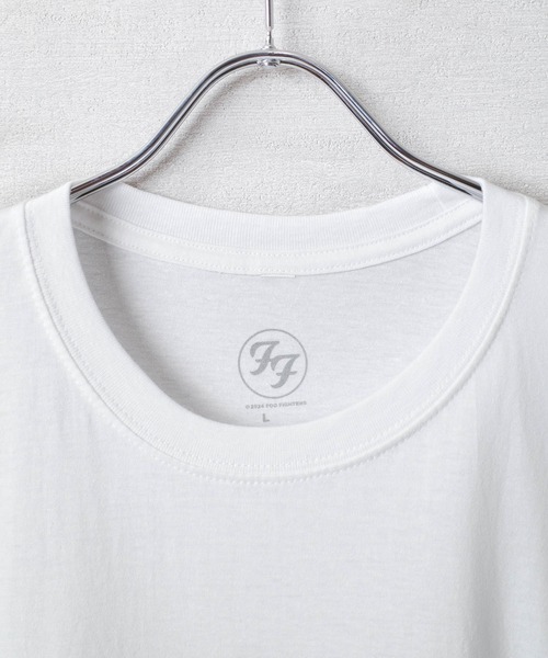 ROCK-OFF（ロックオフ）の「【ROCK-OFF】FOO FIGHTERS FF LOGO T-SHIRTS（Tシャツ/カットソー・メンズ・ブラック/ホワイト・X-LARGE/LARGE/MEDIUM）」の11枚目の写真