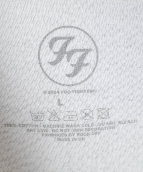 ROCK-OFF（ロックオフ）の「【ROCK-OFF】FOO FIGHTERS FF LOGO T-SHIRTS（Tシャツ/カットソー・メンズ・ブラック/ホワイト・X-LARGE/LARGE/MEDIUM）」の14枚目の写真