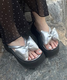 UNE MANSION（ユヌマンション）の「【身長アップ7㎝厚底インソール】ボリュームリボンスリッパサンダル（サンダル）」