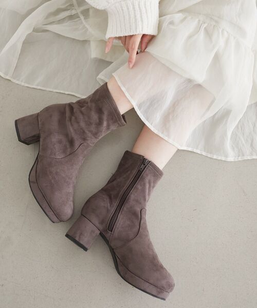 MAJESTIC LEGON（マジェスティックレゴン）の「フカフカヒールストレッチブーツ（ブーツ・レディース・ベージュ系その他2/ブラック系その他/アイボリー/ブラウン系その他5/グレー系その他/ブラック・SMALL/MEDIUM/LARGE/X-LARGE/XXL）」の4枚目の写真