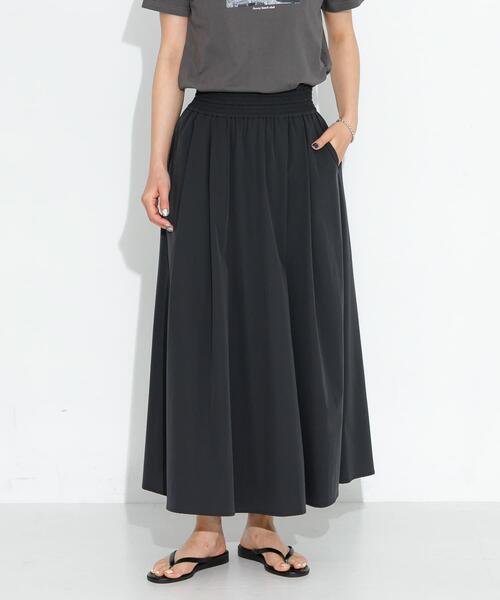 URBAN RESEARCH Sonny Label(アーバンリサーチサニーレーベル)の「『吸水速乾/接触冷感』Breeze Fit タックフレアスカート(スカート・レディース・チャコールグレー/ブラック/グレー系その他・FREE)」の1枚目の写真