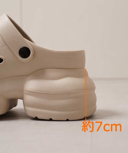 1111clothing（ワンフォークロージング）の「ビジュー付き 厚底クロッグサンダル / Thick-soled clog sandals with jewels（サンダル・レディース・ホワイト系2/ブラック系2/ブラック系1/ベージュ系1/ベージュ系2/ホワイト系1・S/L/M）」の15枚目の写真