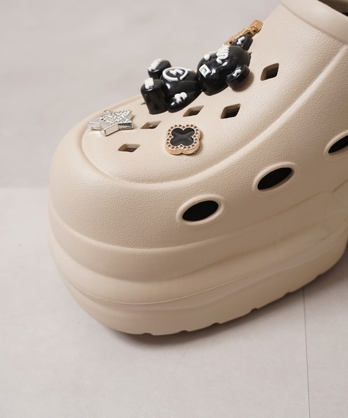 1111clothing（ワンフォークロージング）の「ビジュー付き 厚底クロッグサンダル / Thick-soled clog sandals with jewels（サンダル・レディース・ホワイト系2/ブラック系2/ブラック系1/ベージュ系1/ベージュ系2/ホワイト系1・S/L/M）」の13枚目の写真