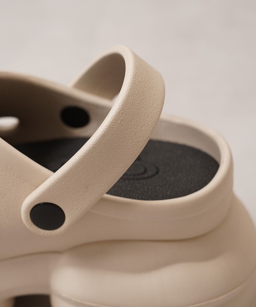 1111clothing（ワンフォークロージング）の「ビジュー付き 厚底クロッグサンダル / Thick-soled clog sandals with jewels（サンダル・レディース・ホワイト系2/ブラック系2/ブラック系1/ベージュ系1/ベージュ系2/ホワイト系1・S/L/M）」の14枚目の写真