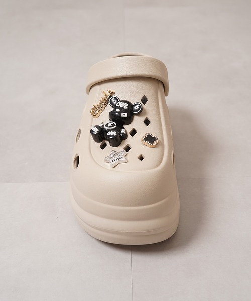 1111clothing（ワンフォークロージング）の「ビジュー付き 厚底クロッグサンダル / Thick-soled clog sandals with jewels（サンダル・レディース・ホワイト系2/ブラック系2/ブラック系1/ベージュ系1/ベージュ系2/ホワイト系1・S/L/M）」の8枚目の写真