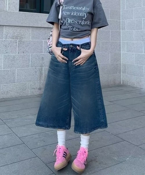 MASHIRO（マシロ）の「【MASHIRO】スーパービッグサイズデニムハーフワイドパンツ/Dカン付き/ヴィンテージ風加工/Y2K （MA/EK97）（デニムパンツ・レディース・ブラック/ブルー・1/2）」の11枚目の写真