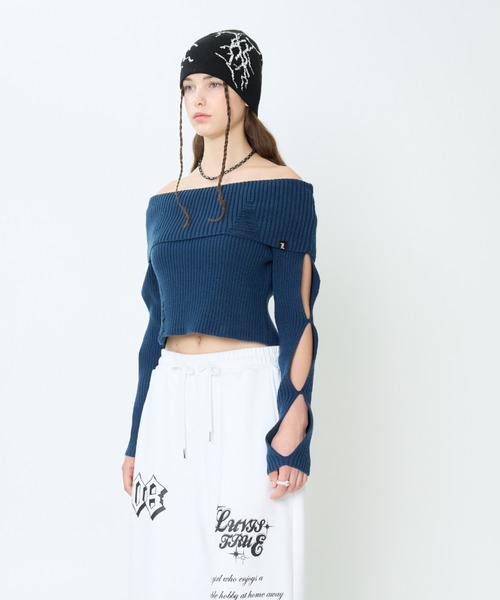 LUVISTRUE(ラヴイズトゥルー)の「CH CUT OUT KNIT(ニット/セーター・レディース・ブルー/ブラック・FREE)」の13枚目の写真