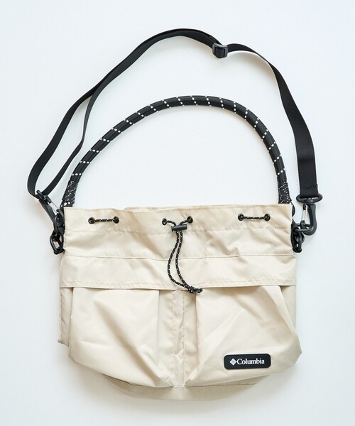 FREAK'S STORE（フリークスストア）の「限定展開 Columbia × FREAK'S STORE/コロンビア 別注 アウトポケット 巾着 2way バッグ（ショルダーバッグ・レディース・ベージュ/ブラック/オリーブ・ONE SIZE）」の15枚目の写真